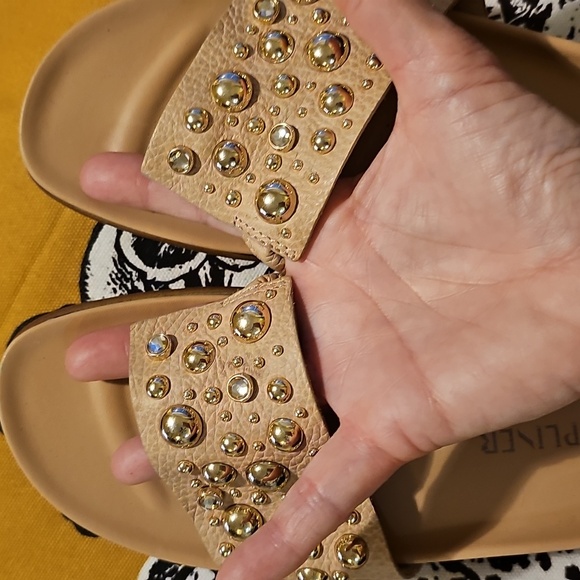 Donald j Pliner. Gorgeous thong slides with slight platform. Comfortable. EUC - Picture 6 of 9